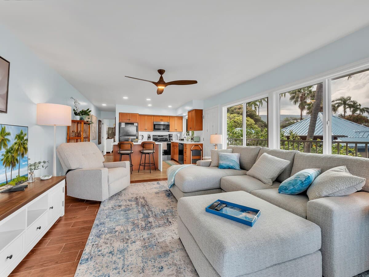 Oceanfront Kona Gem-Top Floor End Unit-New Updated - Photo 2