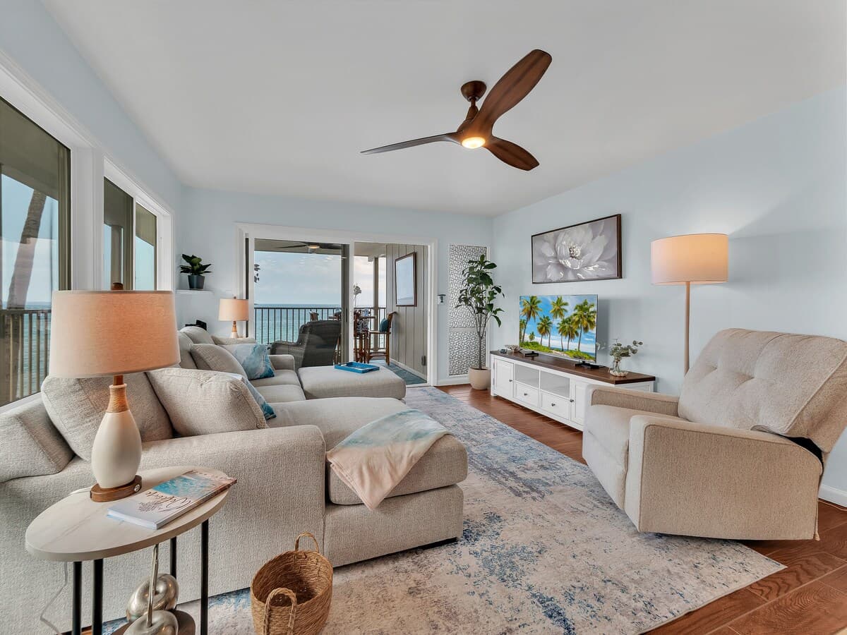 Oceanfront Kona Gem-Top Floor End Unit-New Updated - Photo 5
