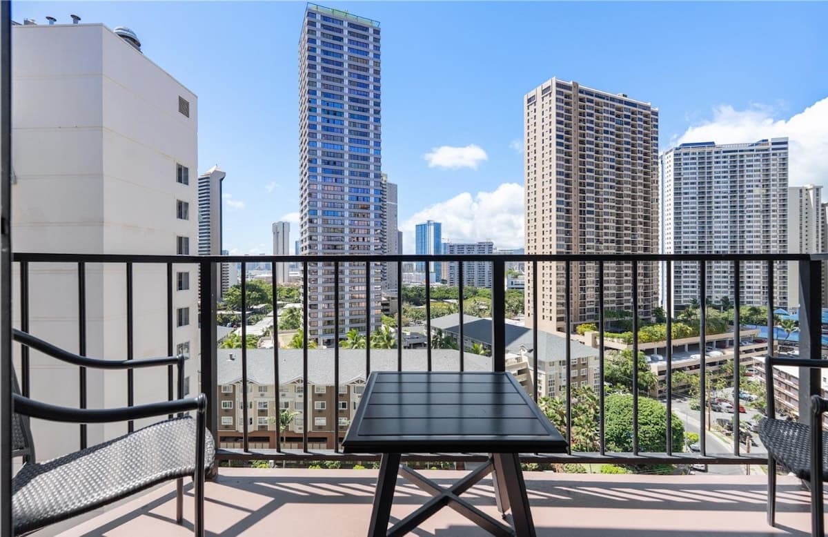 Waikiki Studio w/ Parking | City & Partial Ocean - Photo 5