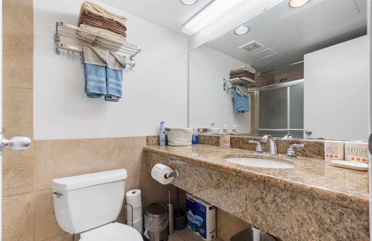 Waikiki Studio w/ Parking | City & Partial Ocean - Photo 3