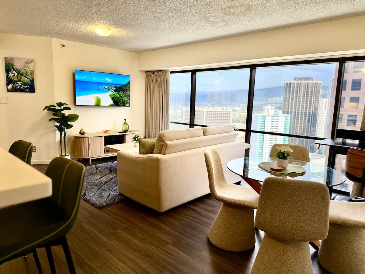 Honolulu Ocean/Mountain View Stay-Parking/Laundry - Photo 1