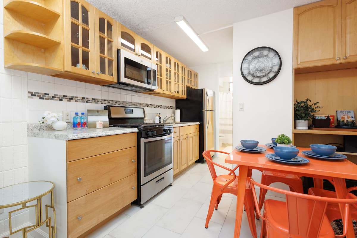 Condo in Honolulu · ★4.86 · 1 bedroom · 1 bed · 1 private bath - Photo 2
