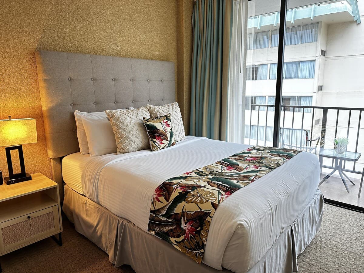 2 Comfy Queen beds at Palms Waikiki 901 - Photo 5