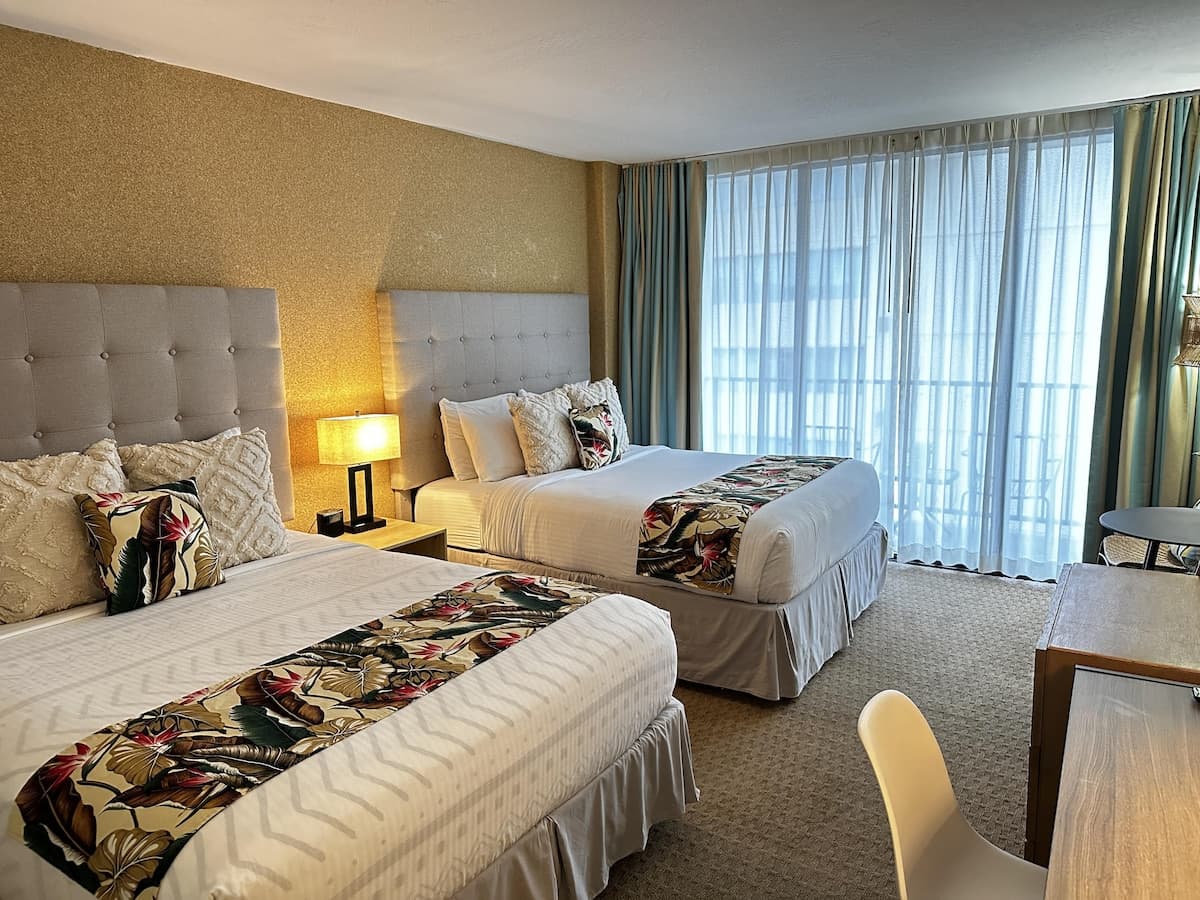 2 Comfy Queen beds at Palms Waikiki 901 - Photo 1
