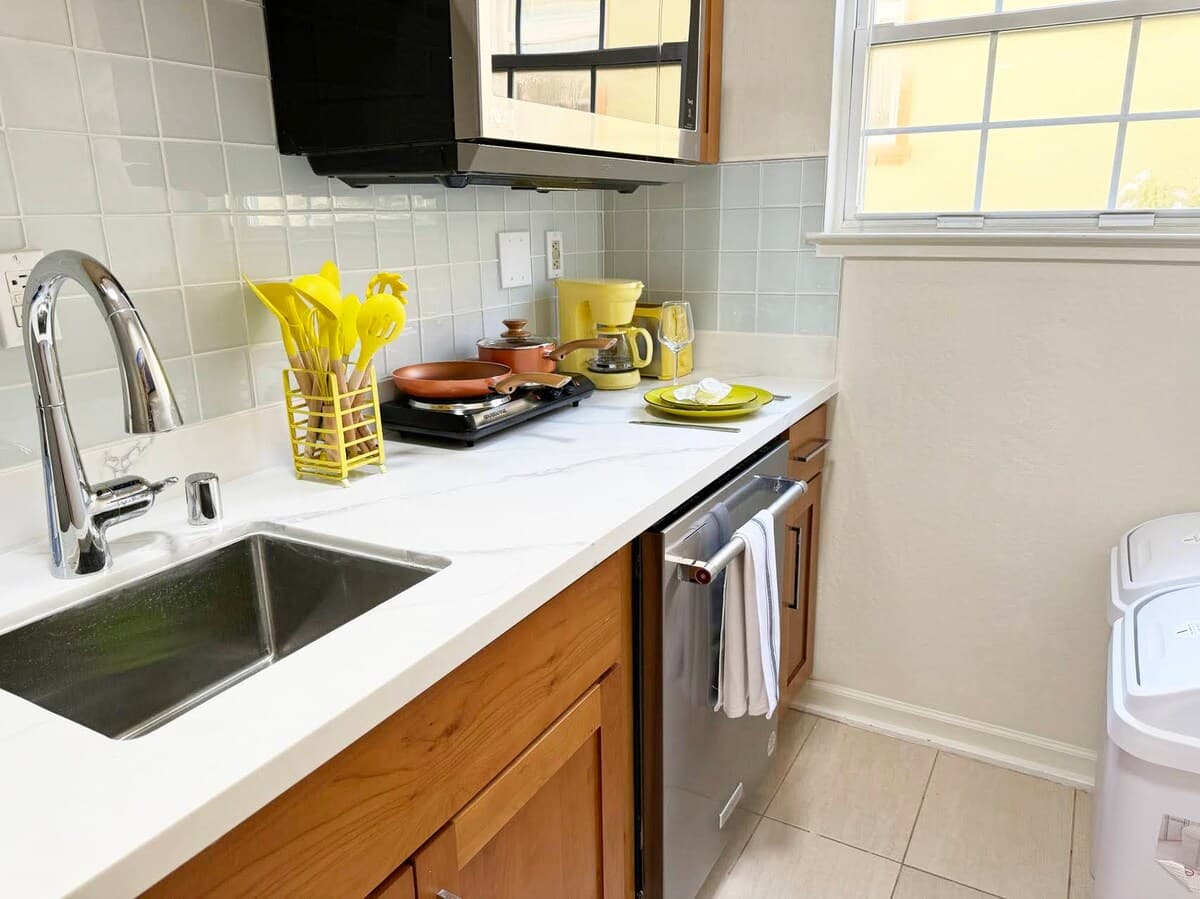 Private 3BR Unit in South SF with WiFI/Kitchen - Photo 4