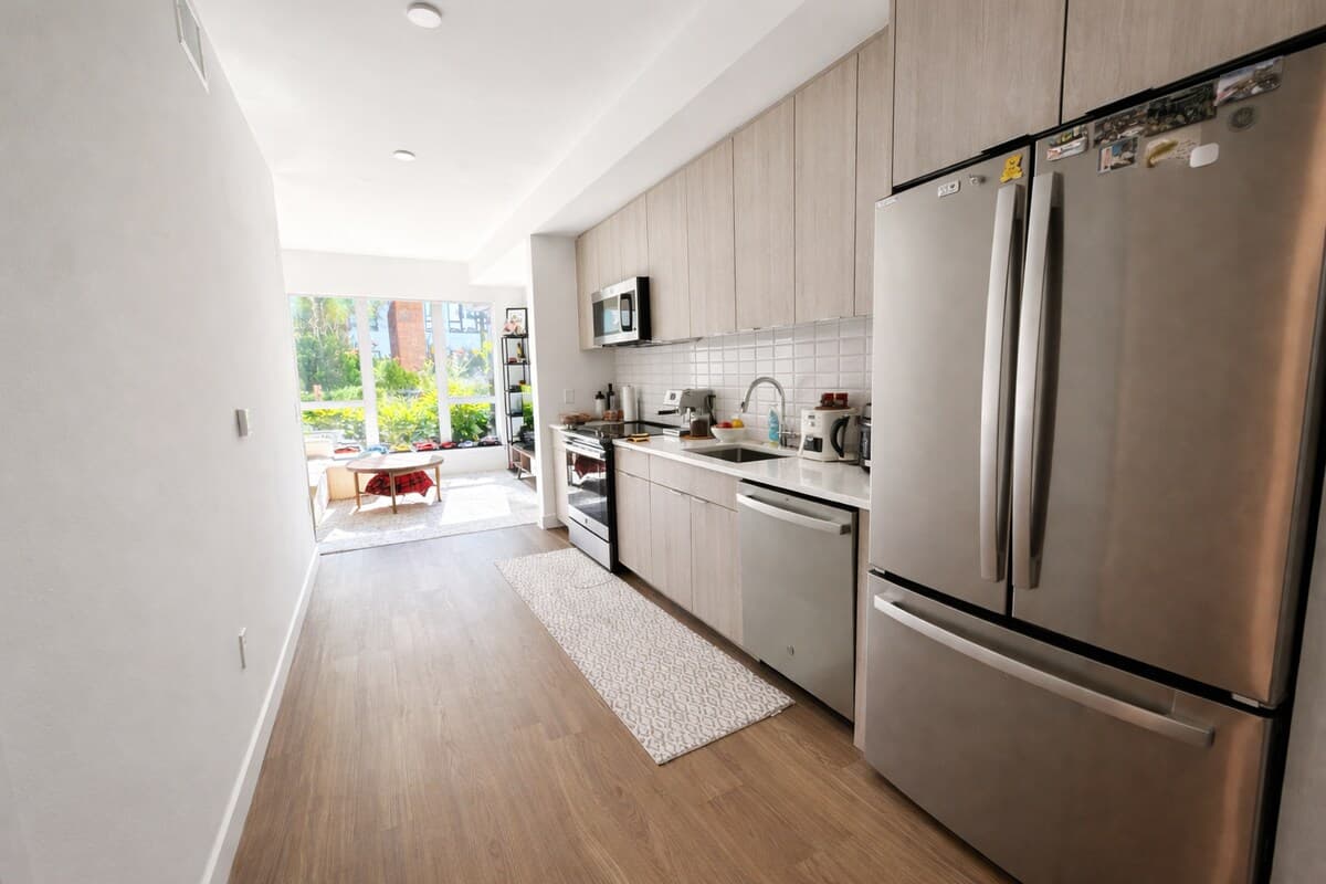 Luxury 1BR at Vasara Workpods, Pool, Spa & Rooftop - Photo 5