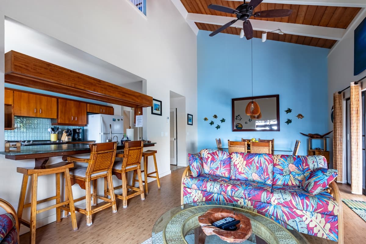 Condo in Kailua-Kona · ★4.96 · 2 bedrooms · 4 beds · 2 baths - Photo 5
