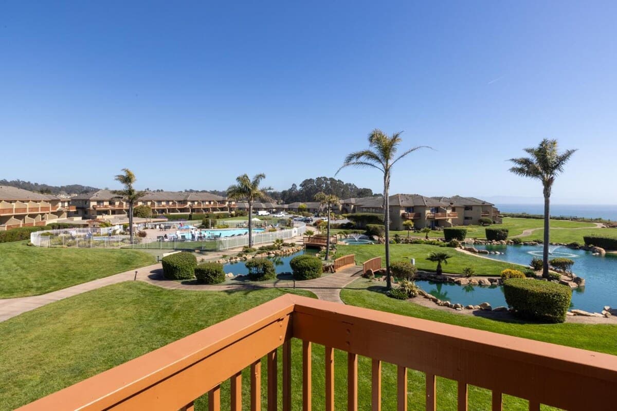 Luxury Oceanfront Hotel Room, Private Beach Access - Photo 5