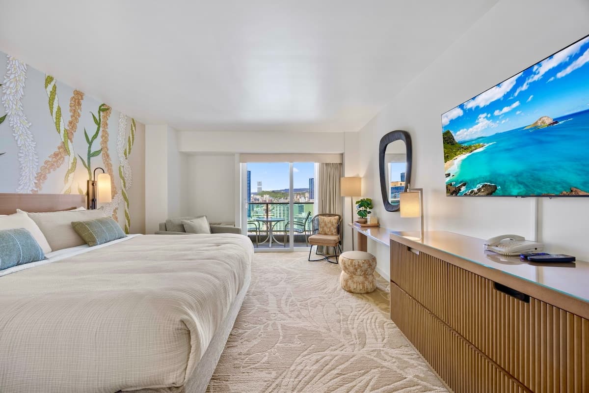 24F-Premier King Studio-Ala Moana Hotel-City View - Photo 3