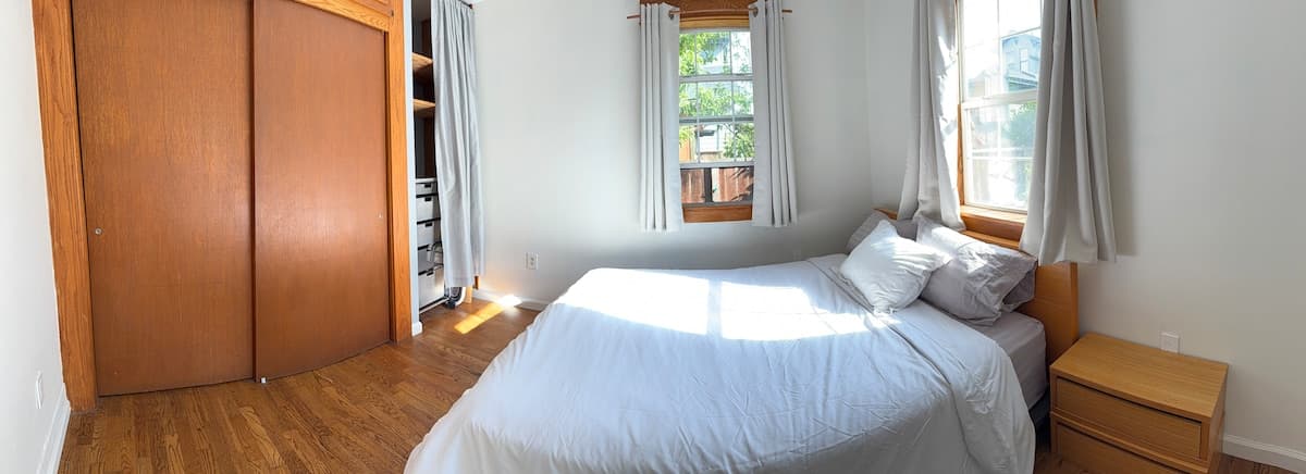 Sunny 2BR cottage, edible garden, walk to 4th St - Photo 5