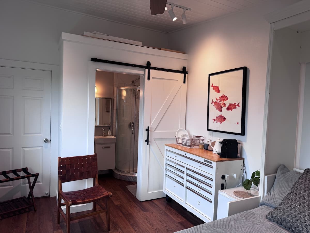 Private room in guest suite in Hawaii - Photo 2