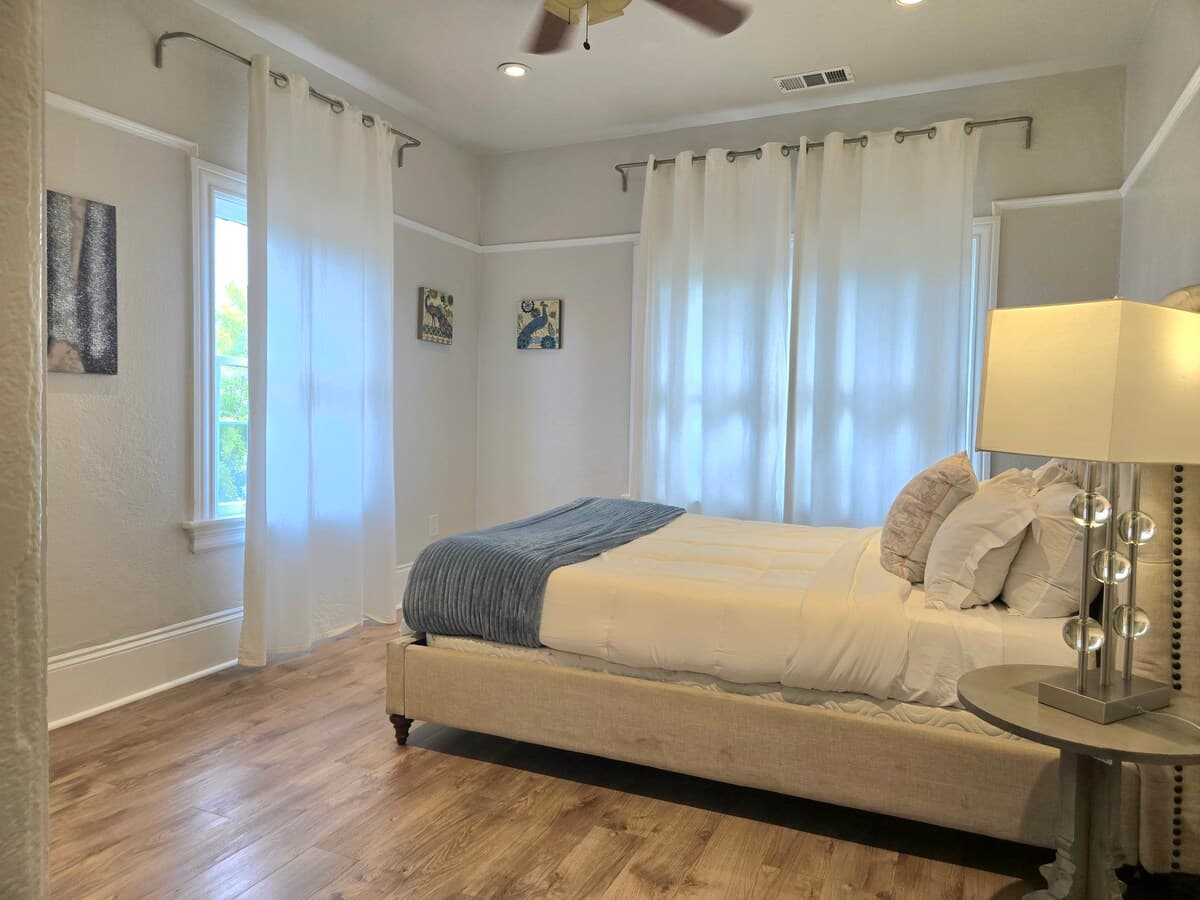 Beauty, Zen & Offstreet Parking - 2 Bedroom/1 Bath - Photo 1