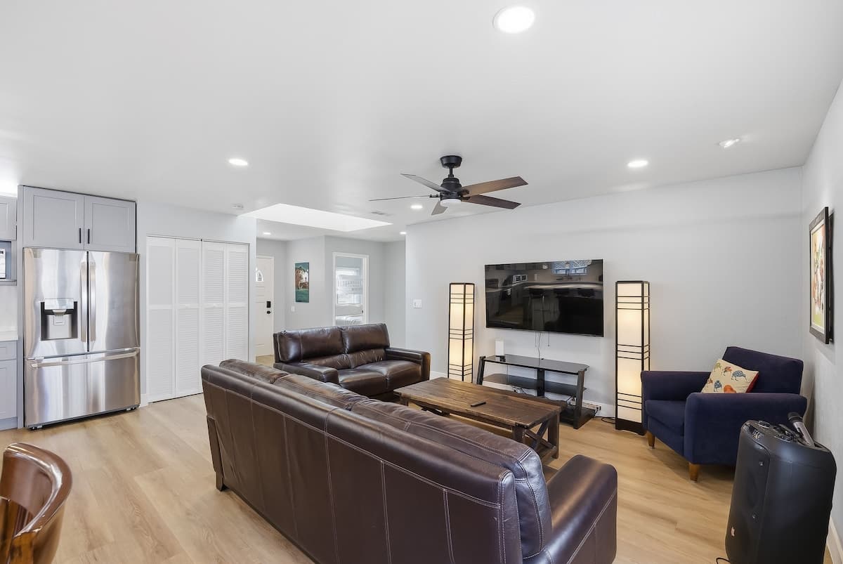 Modern 4BR Near Silicon Valley, Sleeps 9 - Photo 2