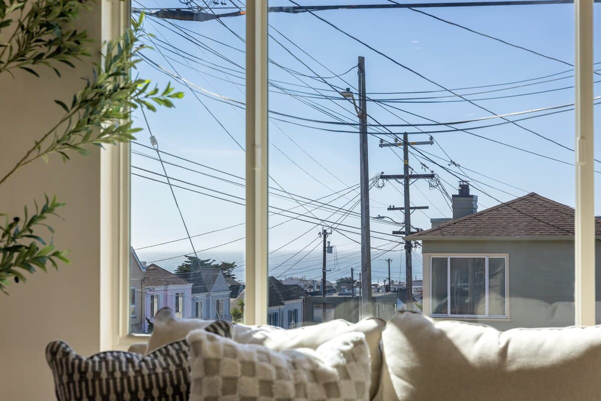Newly Renovated Sunset Home, Ocean Views - Photo 4