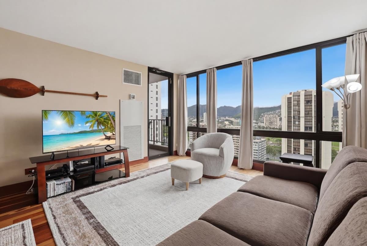 Condo in Honolulu · ★4.9 · 1 bedroom · 2 beds · 1 private bath - Photo 1