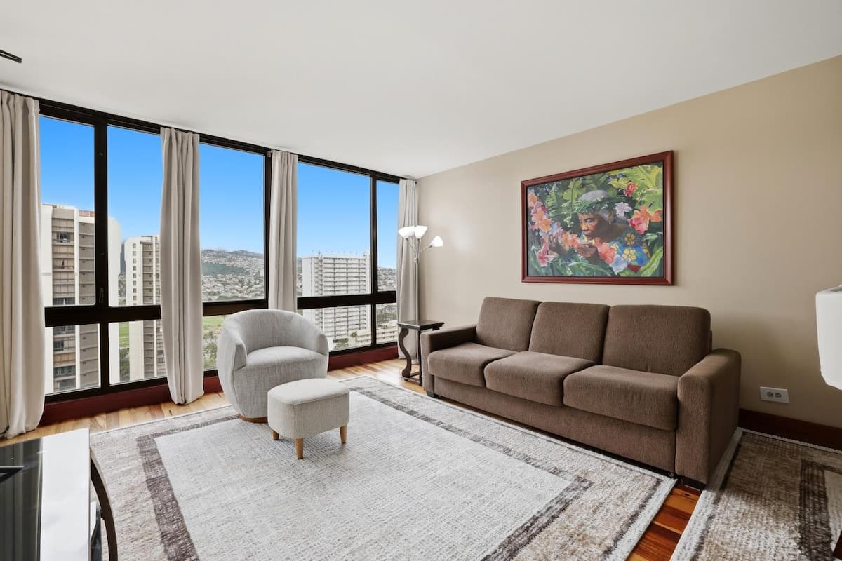 Condo in Honolulu · ★4.9 · 1 bedroom · 2 beds · 1 private bath - Photo 2