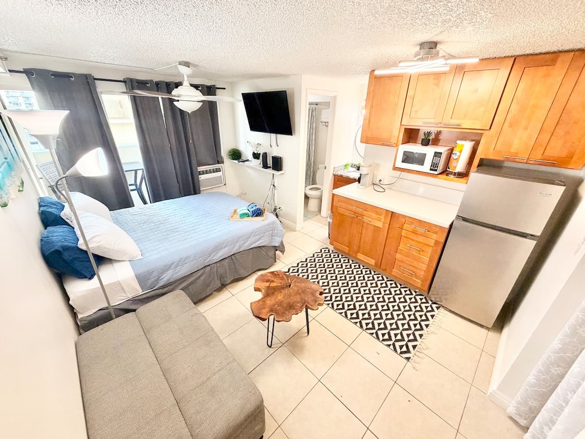 707A Upgraded condo in Paradise, Waikiki Beach. - Photo 1