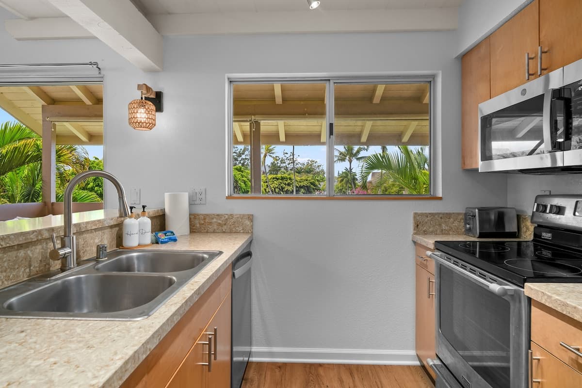 Condo in Princeville · ★5.0 · 2 bedrooms · 3 beds · 1.5 private baths - Photo 5