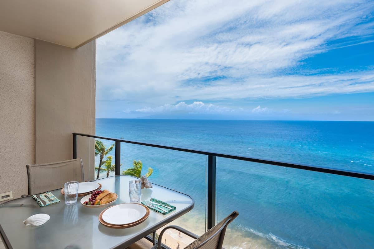 Condo in Lahaina · ★4.8 · 1 bedroom · 2 beds · 1 bath - Photo 1
