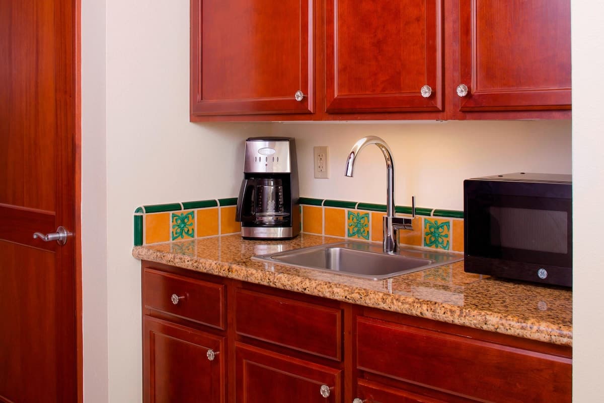 Condo in Kapolei · ★5.0 · 1 bedroom · 1 bed · 1 private bath - Photo 2