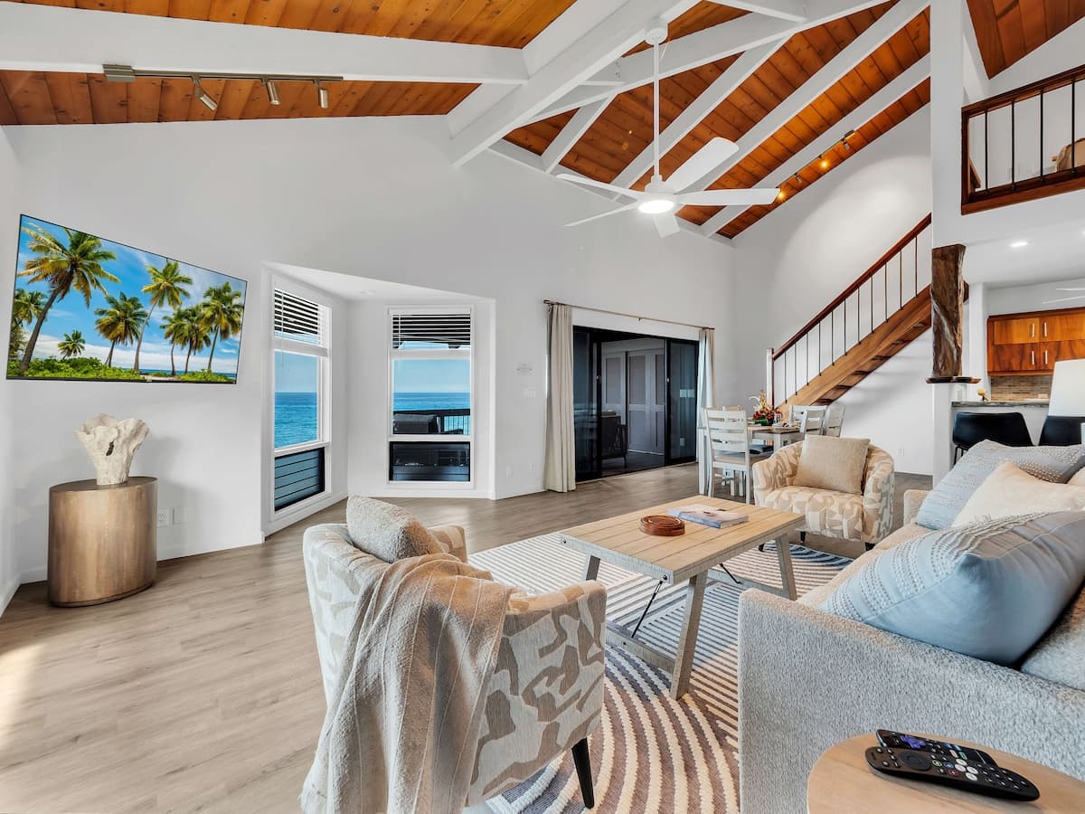 Oceanfront 3BR Kona Penthouse — Unreal Ocean Views - Photo 1