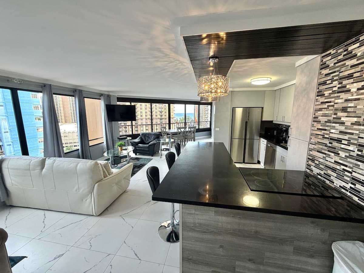 Waikiki Spacious timeshare - Photo 1