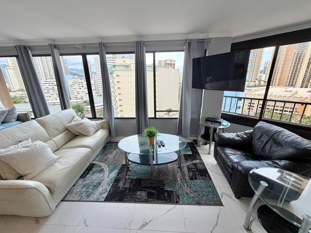 Waikiki Spacious timeshare - Photo 3