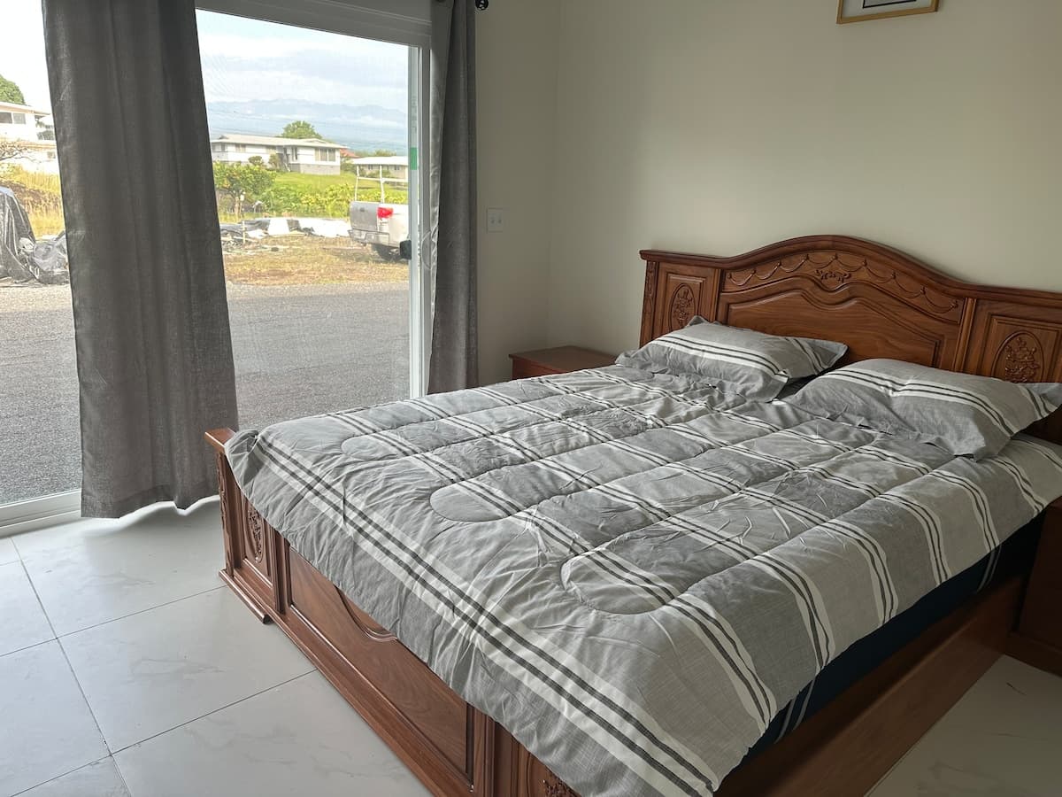 Home in Hilo · ★5.0 · 4 bedrooms · 4 beds · 4 private baths - Photo 4