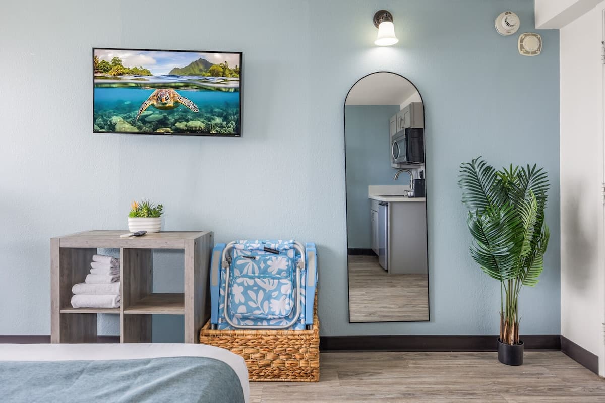 Condo in Honolulu · ★4.0 · Studio · 1 bed · 1 private bath - Photo 4