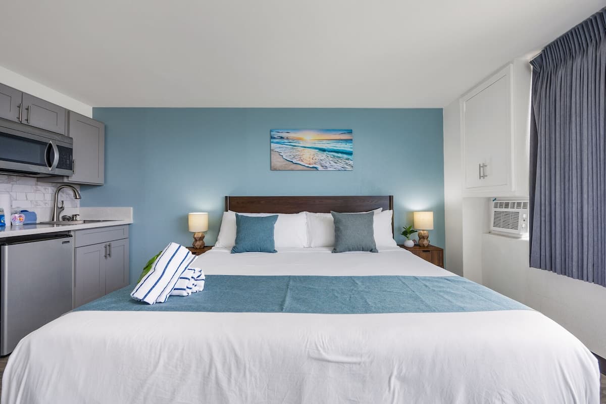 Condo in Honolulu · ★4.0 · Studio · 1 bed · 1 private bath - Photo 5