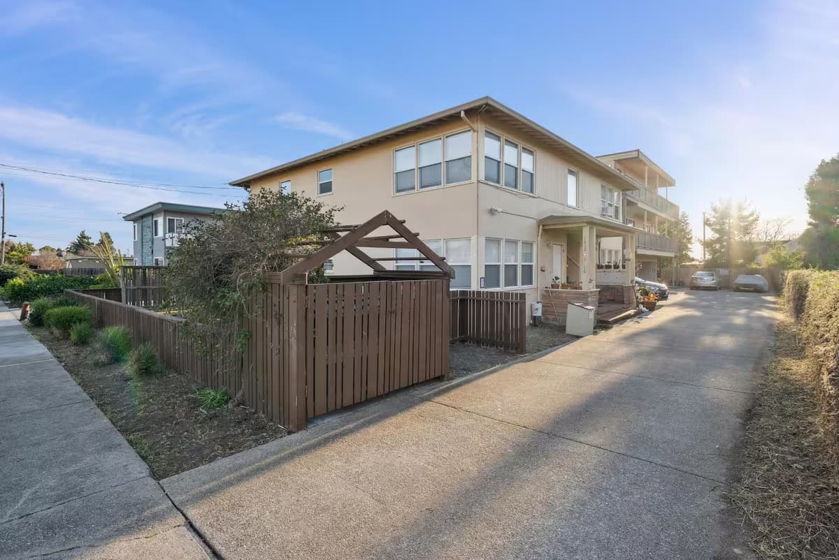 Bright, renovated 800 sqft 2-bdrm in Berkeley - Photo 2