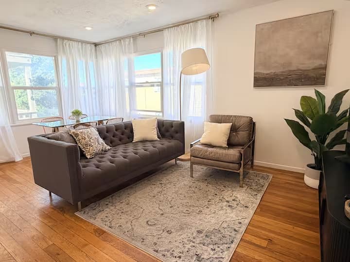 Bright, renovated 800 sqft 2-bdrm in Berkeley - Photo 1