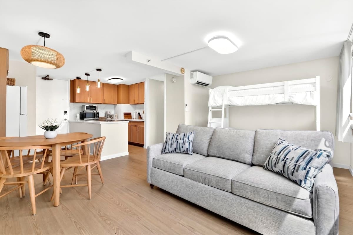 Modern Waikiki 1BR | Fully Renovated - Photo 1