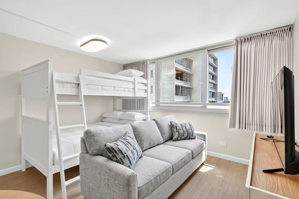 Modern Waikiki 1BR | Fully Renovated - Photo 4
