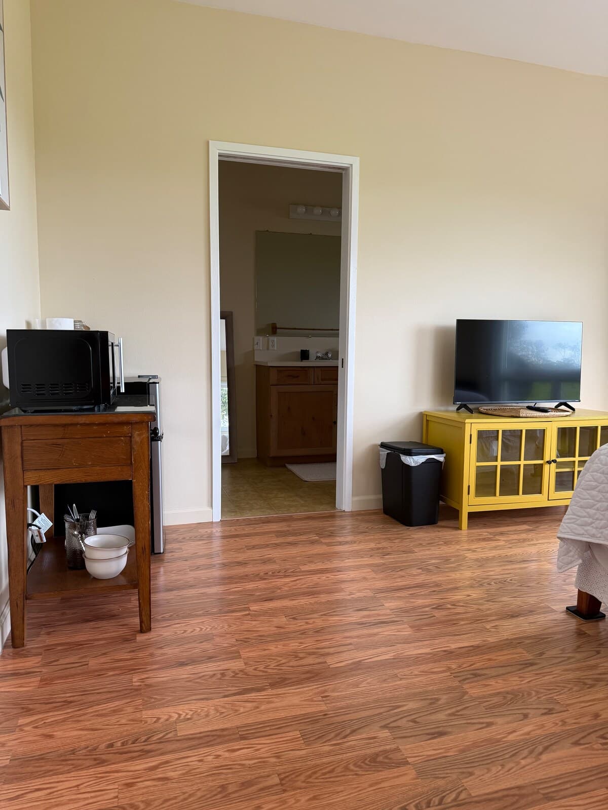 Home in Hilo · ★5.0 · Studio · 1 bed · 1 private bath - Photo 2