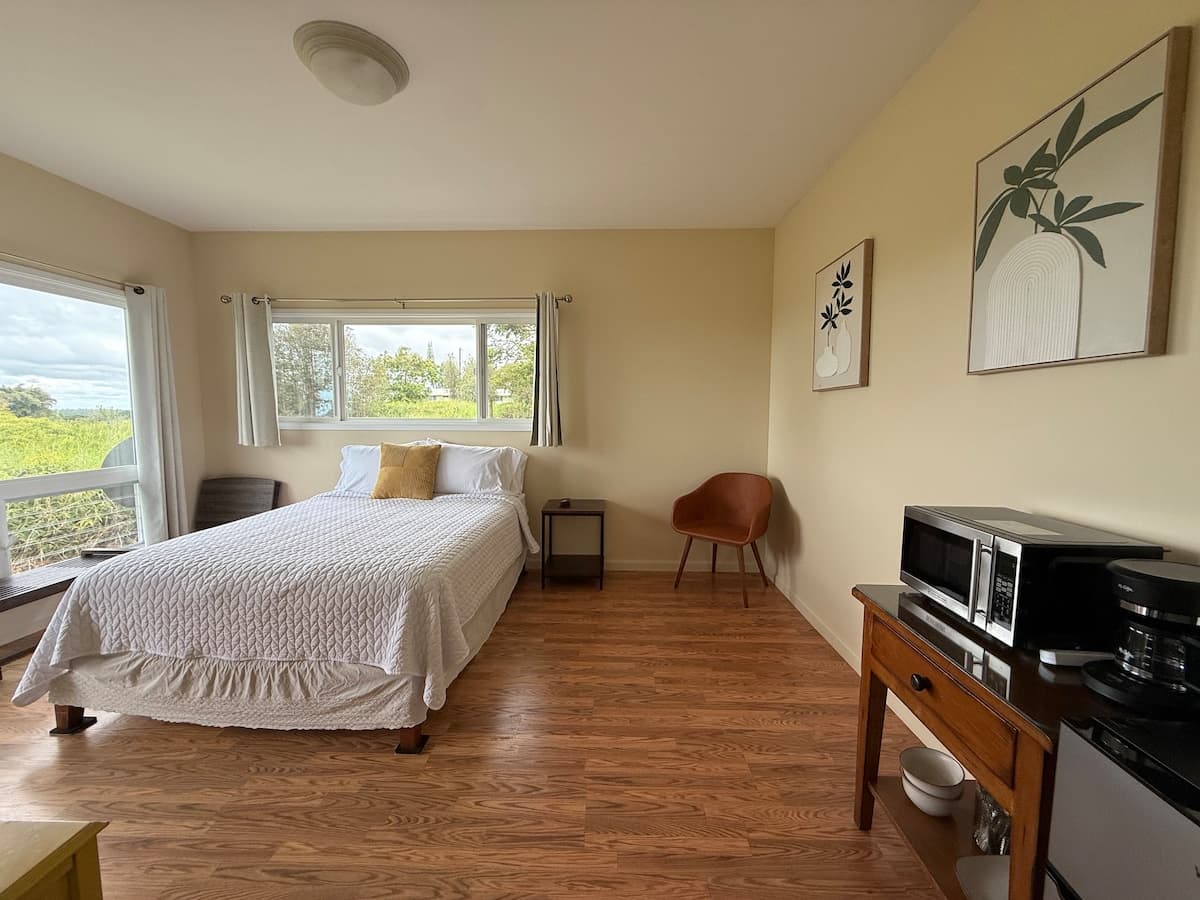 Home in Hilo · ★5.0 · Studio · 1 bed · 1 private bath - Photo 1