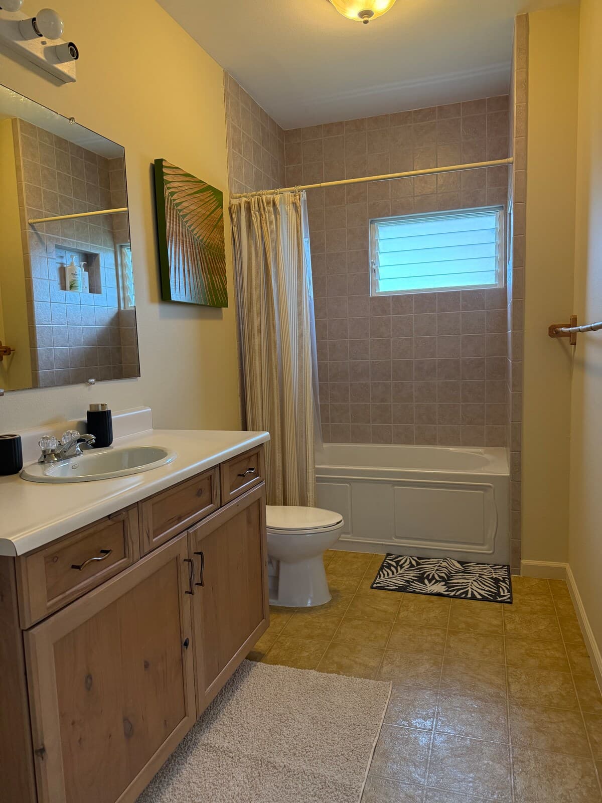 Home in Hilo · ★5.0 · Studio · 1 bed · 1 private bath - Photo 4