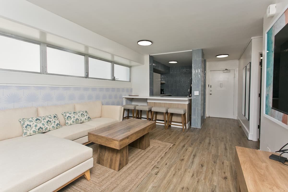 Corner Unit Ocean View 5 Bed Ocean Style W Parking - Photo 3