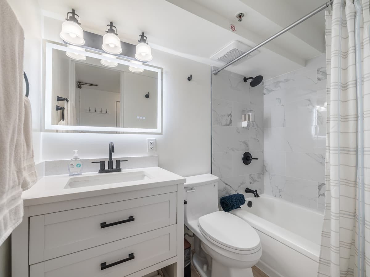 Condo in Honolulu · ★5.0 · 1 bedroom · 2 beds · 1 private bath - Photo 3