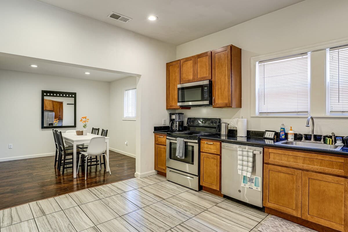 Spacious East Bay Home, Yard, Near Lake Merritt - Photo 3