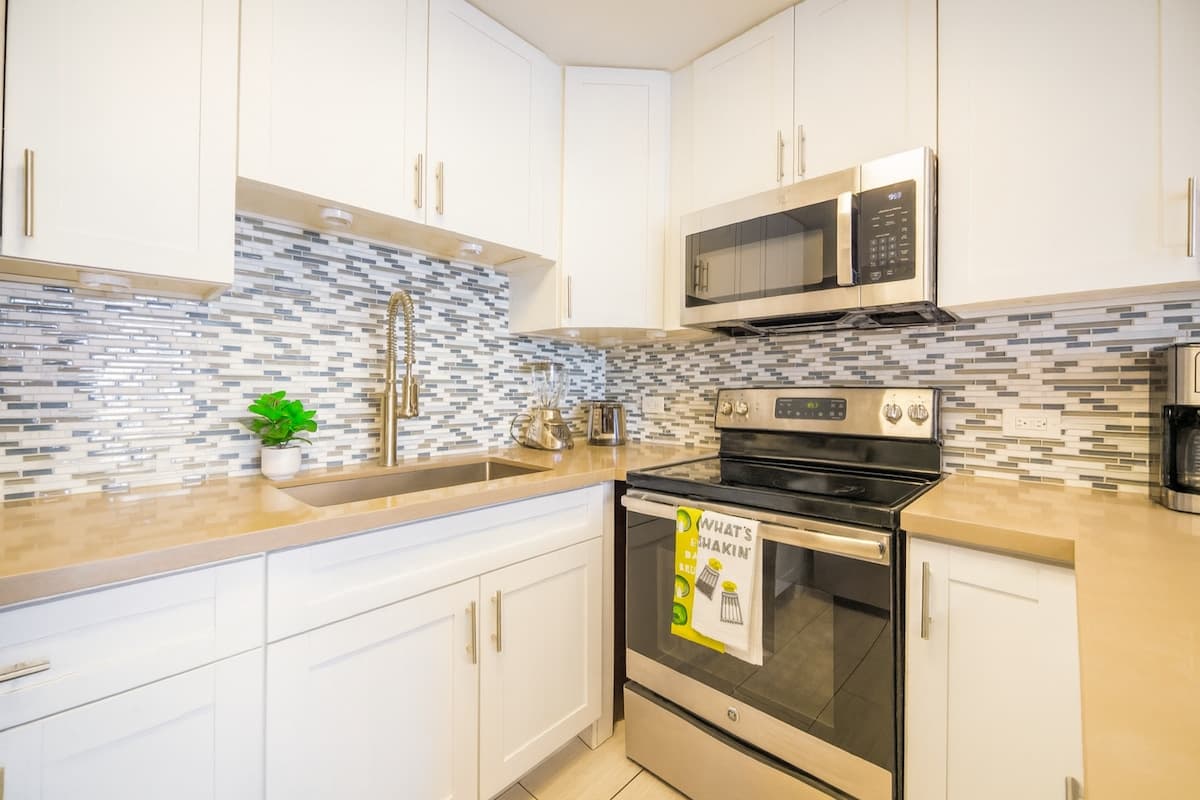 500 feet to Waikiki beach/washer dryer/parking - Photo 5