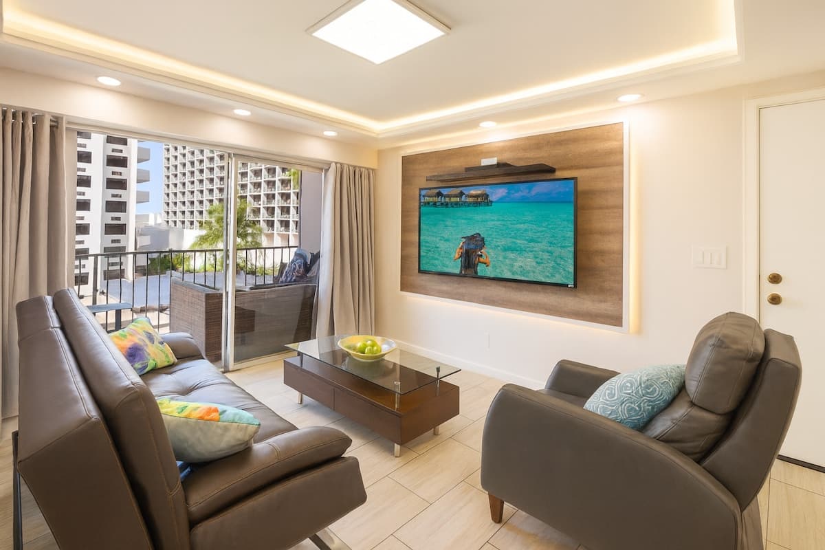 500 feet to Waikiki beach/washer dryer/parking - Photo 3