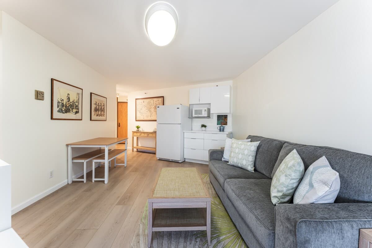 Condo in Honolulu · ★4.67 · 1 bedroom · 2 beds · 1 private bath - Photo 3