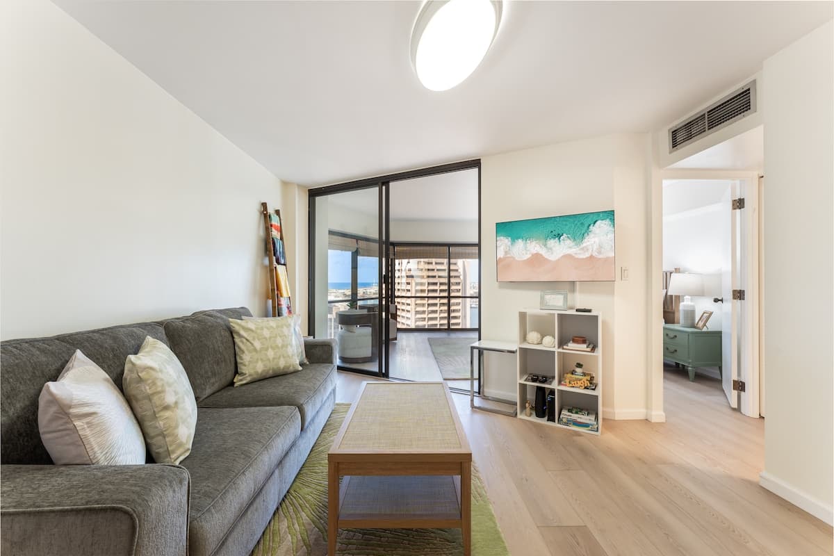 Condo in Honolulu · ★4.67 · 1 bedroom · 2 beds · 1 private bath - Photo 2
