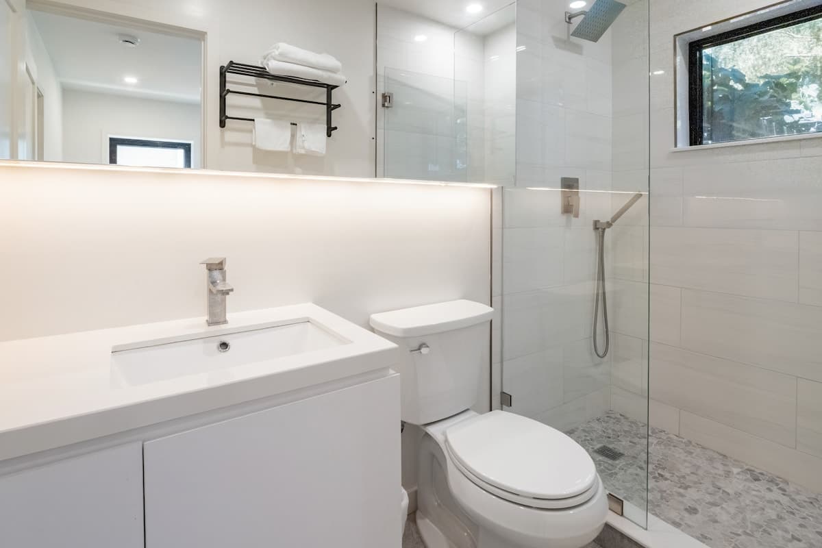 Modern 3BR Home with Fireplace, Heart of San Jose - Photo 2