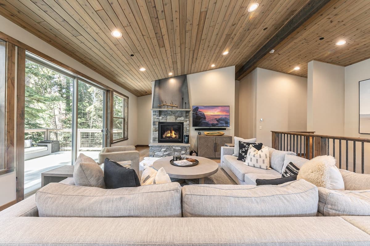 Mountain-Modern Home with Soaring Ceilings - Photo 1