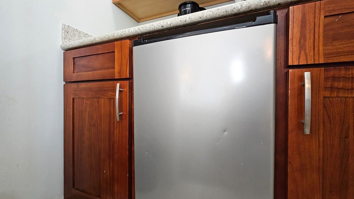 Honolulu Beach Studio | 3 Lanais | Sleeps 3 | Pool - Photo 4