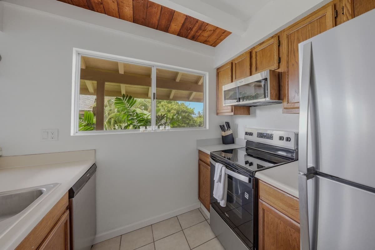 Condo in Princeville · ★5.0 · 2 bedrooms · 6 beds · 1.5 baths - Photo 5