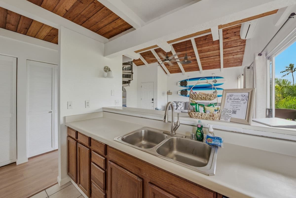 Condo in Princeville · ★5.0 · 2 bedrooms · 6 beds · 1.5 baths - Photo 4