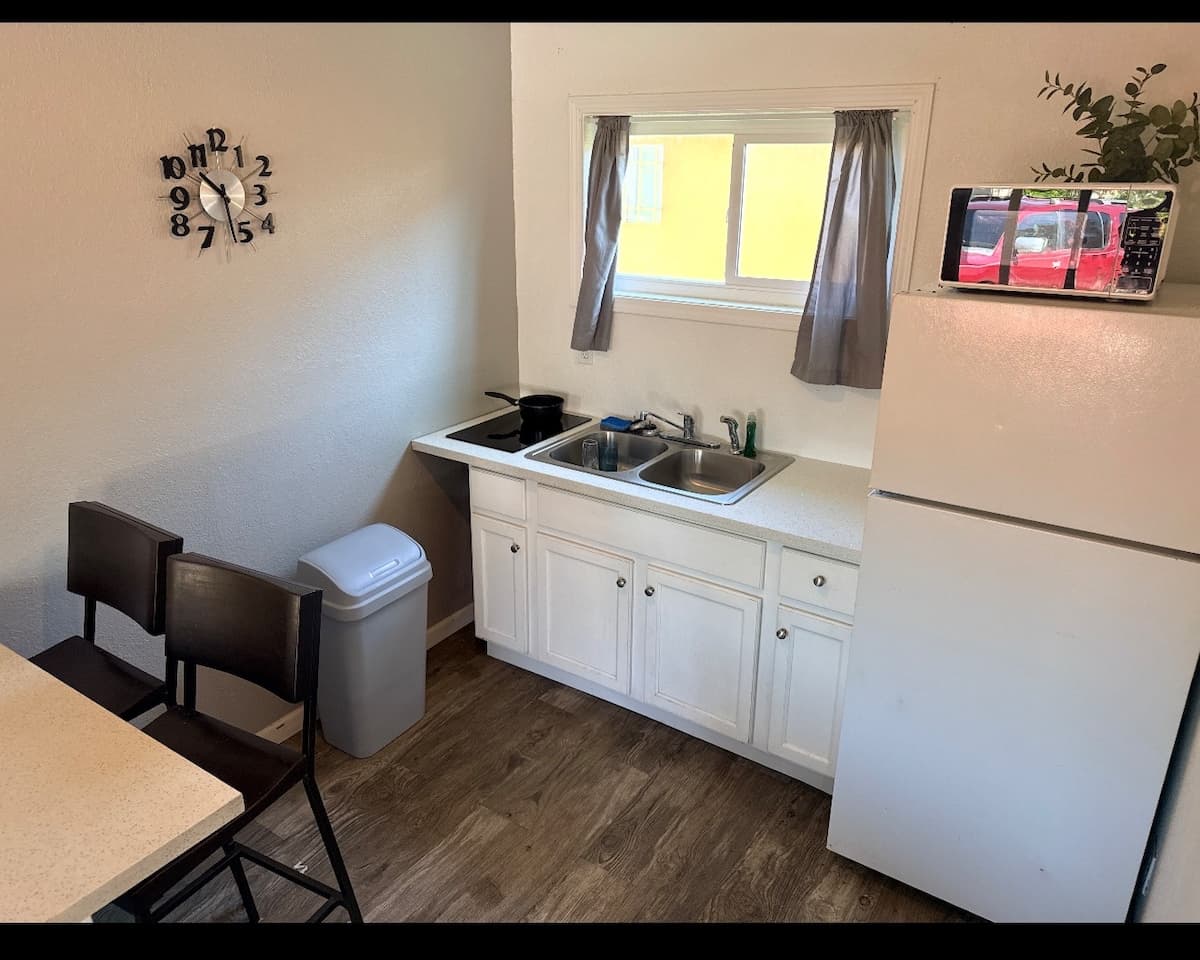 Private Studio w/ Garden & parking - Photo 3